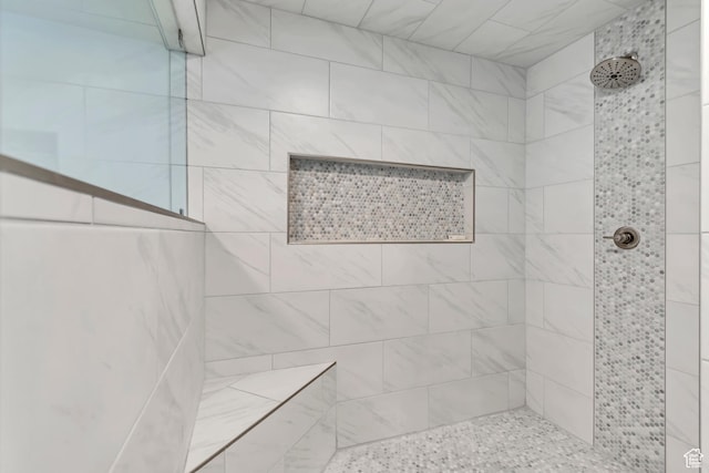 bathroom featuring a tile shower