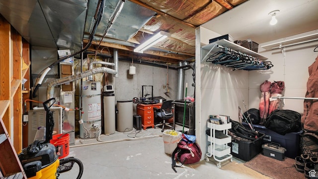 2484 Oakridge Dr, Spanish Fork, UT 84660 - unfinished below grade area featuring water heater