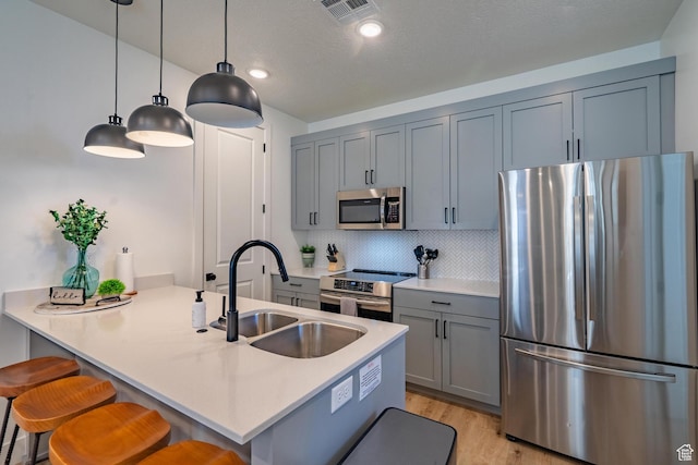 5399 S Cerulean Ln Unit 95, St George, UT 84790 - kitchen with stainless steel appliances, a breakfast bar, a sink, visible vents, and a peninsula