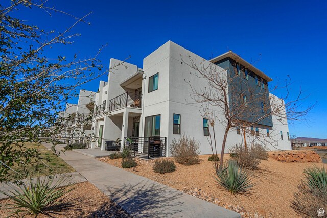 5399 S Cerulean Ln Unit 95, St George, UT 84790 - view of property exterior featuring a balcony and stucco siding