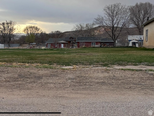 view of yard at dusk