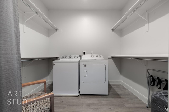 laundry room with independent washer and dryer, wood finished floors, laundry area, and baseboards