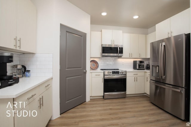 76 E 450 N, Ephraim, UT 84627 - kitchen featuring backsplash, light countertops, stainless steel appliances, and light wood-type flooring