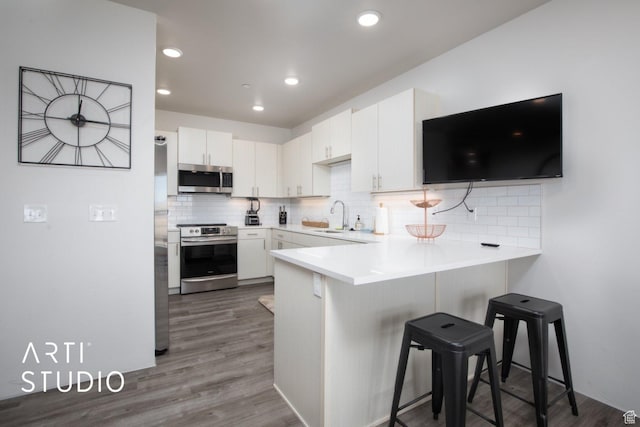 76 E 450 N, Ephraim, UT 84627 - kitchen with a kitchen breakfast bar, stainless steel appliances, a sink, white cabinets, and a peninsula