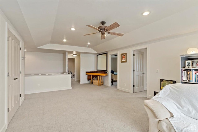 living area with baseboards, ceiling fan, recessed lighting, and light carpet