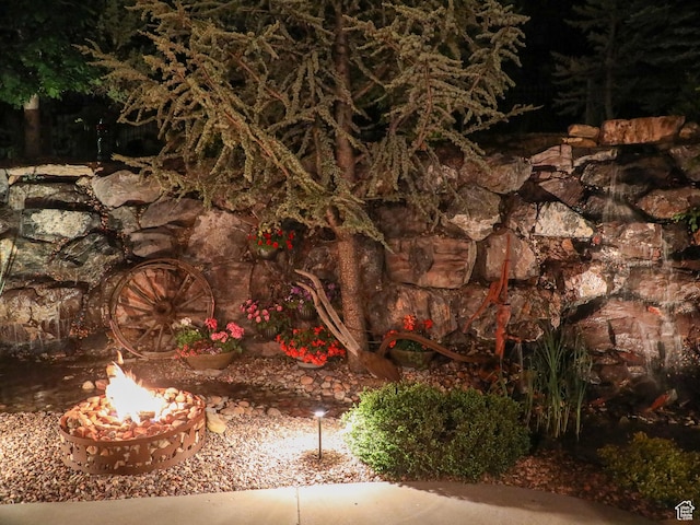 2524 E 700 S, Springville, UT 84663 - exterior details with a fire pit