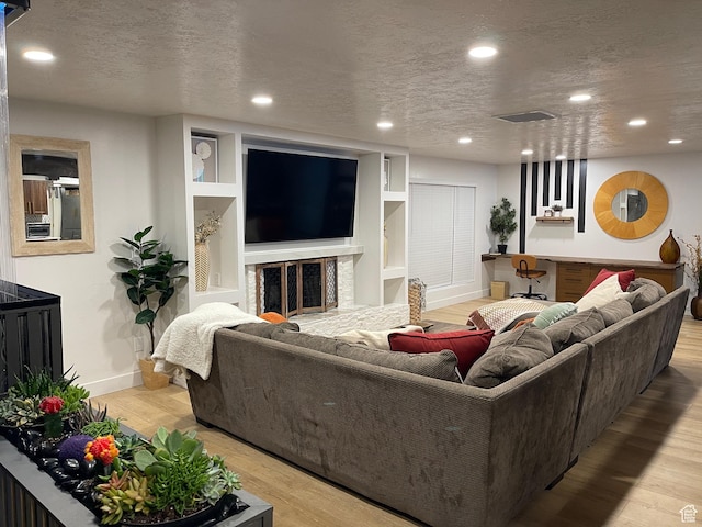 3444 S 1100 E, Millcreek, UT 84106 - living area with light wood-type flooring, visible vents, recessed lighting, and a textured ceiling