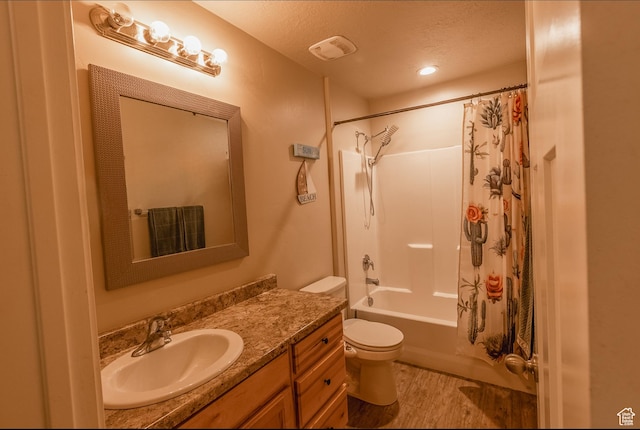 660 E 400 N, Spring City, UT 84662 - bathroom with vanity, shower / tub combo with curtain, toilet, a textured ceiling, and wood finished floors