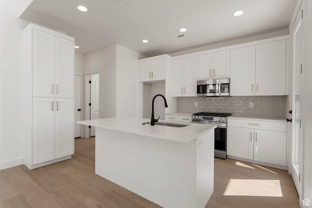 518 W Olive Ln, St George, UT 84790 - kitchen with stainless steel appliances, tasteful backsplash, recessed lighting, light wood-style flooring, and white cabinets