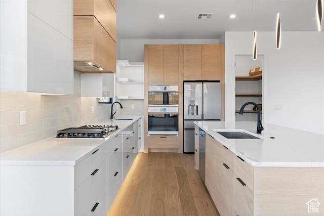 121 E Terrace Ln, Ivins, UT 84738 - kitchen featuring appliances with stainless steel finishes, a sink, and modern cabinets