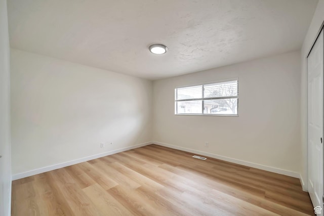 4195 W Kirkcaldy Cir S, South Jordan, UT 84009 - unfurnished bedroom featuring visible vents, baseboards, light wood-type flooring, and a closet