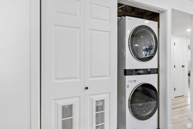 314 W Center St Unit F118, Bountiful, UT 84010 - laundry room featuring stacked washer and dryer, wood finished floors, and laundry area