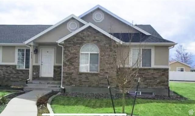 view of front facade with a front yard