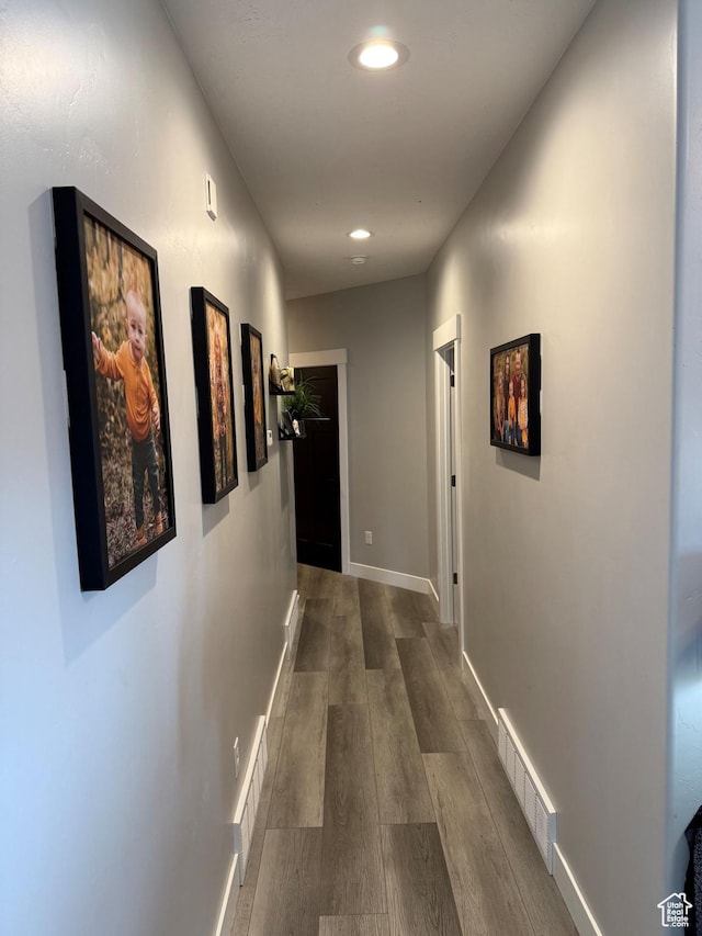 340 E 300 N, Moroni, UT 84646 - hallway featuring dark wood-style flooring, recessed lighting, and baseboards