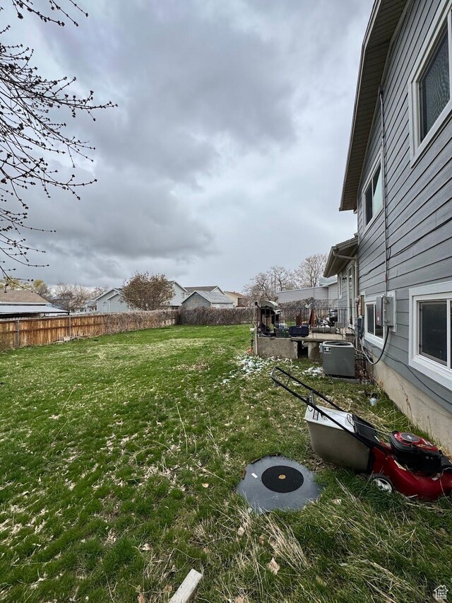 627 E Valley View Dr, Tooele, UT 84074 - view of yard featuring fence