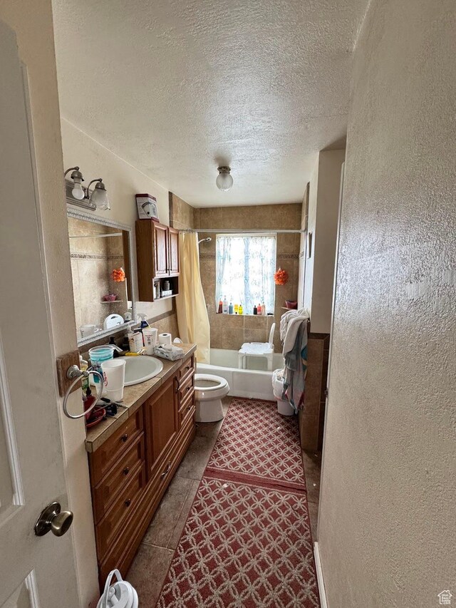 627 E Valley View Dr, Tooele, UT 84074 - bathroom featuring vanity, shower / tub combo, toilet, a textured wall, and a textured ceiling