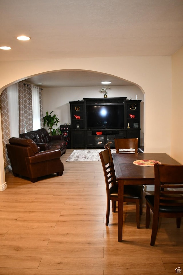 148 N Walton Ct W, North Salt Lake, UT 84054 - dining area featuring arched walkways, light wood-style flooring, and recessed lighting