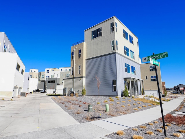 10638 S Pipestone Way W Unit 136, South Jordan, UT 84009 - view of side of property with a residential view