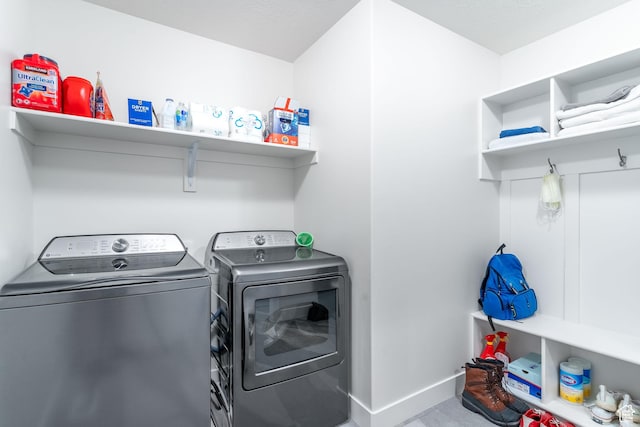 437 N 800 E, Hyde Park, UT 84318 - washroom with washer and clothes dryer, baseboards, and laundry area