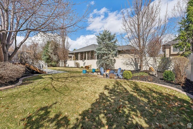 view of yard featuring a fenced backyard