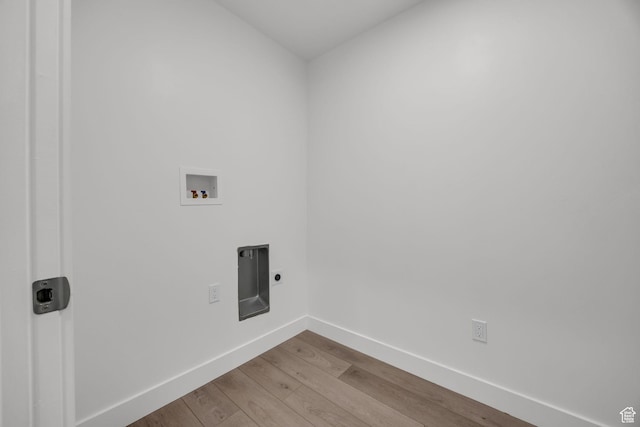 864 N Gleneagles Ct W, Tooele, UT 84074 - laundry area featuring baseboards, washer hookup, wood finished floors, laundry area, and electric dryer hookup