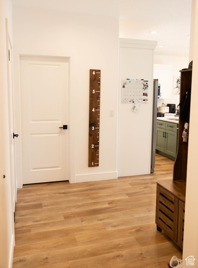 686 N 275 W Unit 1, La Verkin, UT 84745 - hall featuring baseboards, light wood-style floors, and recessed lighting