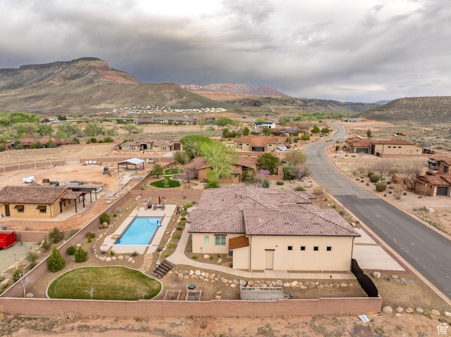 birds eye view of property featuring a mountain view