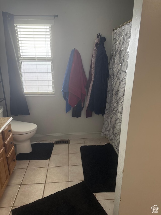 120 E Deseret Cir, Grantsville, UT 84029 - full bath featuring vanity, tile patterned floors, toilet, curtained shower, and baseboards
