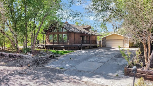 605 E 400 N, Richfield, UT 84701 - view of side of property featuring an outbuilding, a detached garage, a deck, and concrete driveway