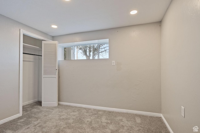 unfurnished bedroom featuring a closet, baseboards, carpet, and recessed lighting