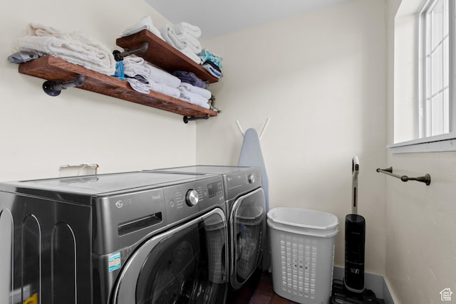 2599 S Foxridge Rd, Garden City, UT 84028 - laundry room featuring baseboards, independent washer and dryer, and laundry area