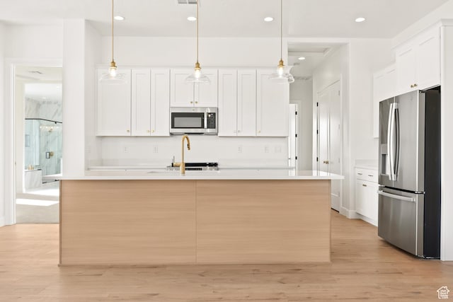 1522 N Zion Cir, Apple Valley, UT 84737 - kitchen featuring light countertops, stainless steel appliances, and light wood-style floors