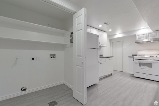 laundry room featuring light wood-style flooring, visible vents, laundry area, and washer hookup