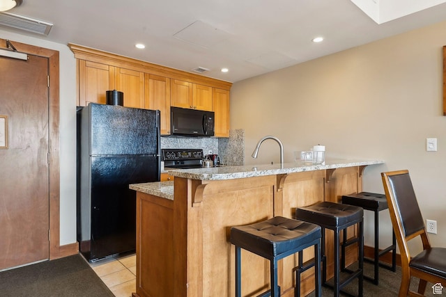3720 N Sundial Ct Unit B417, Park City, UT 84098 - kitchen with backsplash, a sink, visible vents, a peninsula, and black appliances