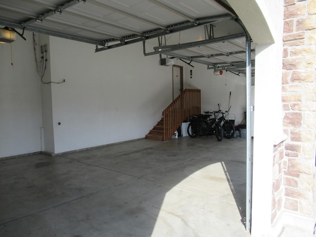 760 S Wellington Dr W, Kaysville, UT 84037 - garage with a garage door opener