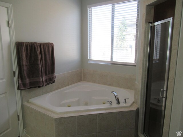 760 S Wellington Dr W, Kaysville, UT 84037 - bathroom featuring a shower stall and a jetted tub