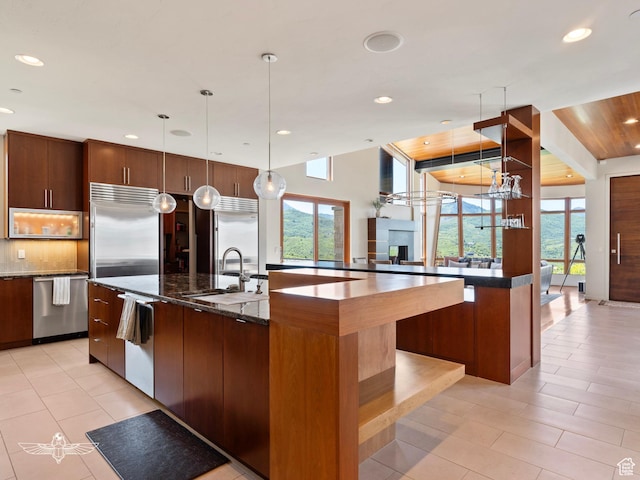 6639 E Chaparral Rd, Huntsville, UT 84317 - kitchen with modern cabinets, stainless steel appliances, a sink, pendant lighting, and a large island with sink