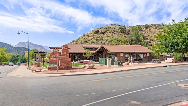 35 Lion Blvd, Springdale, UT 84767 - view of front of home with a mountain view