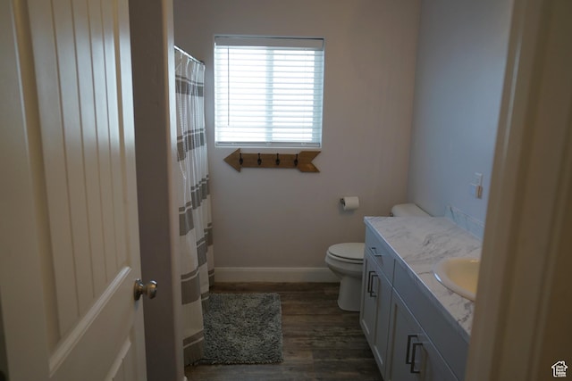 160 S 550 E Unit 18, Enterprise, UT 84725 - bathroom featuring a shower with curtain, vanity, toilet, baseboards, and wood finished floors