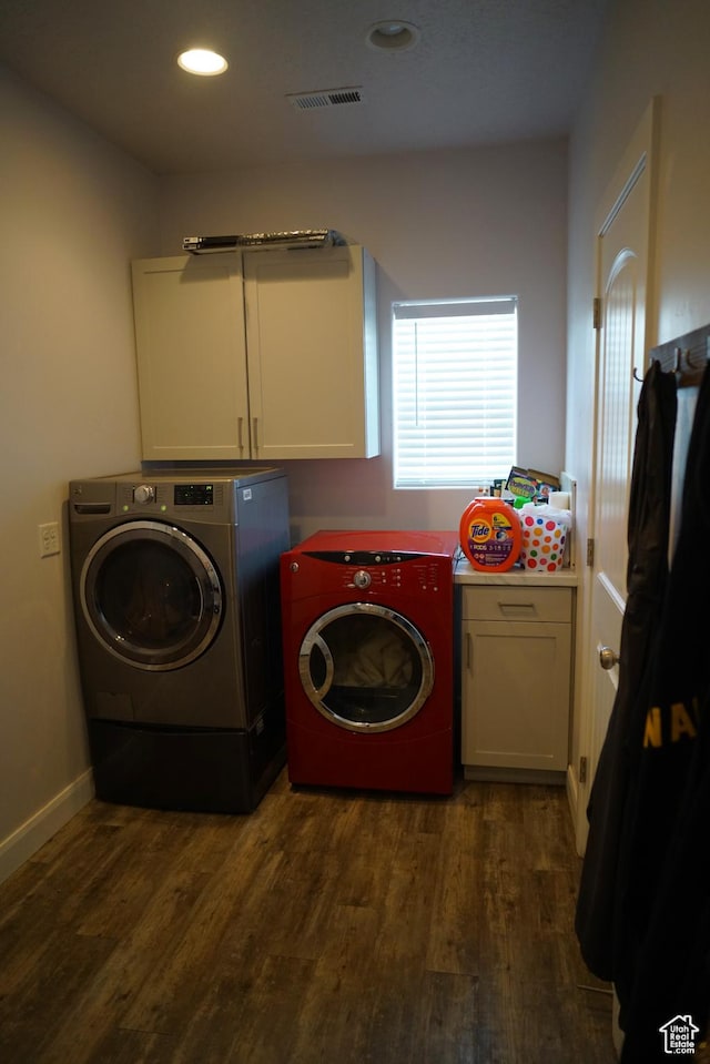 160 S 550 E Unit 18, Enterprise, UT 84725 - laundry room featuring visible vents, independent washer and dryer, cabinet space, and dark wood finished floors