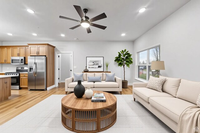 245 E Tidwell Ave Unit 5, Green River, UT 84525 - living room with recessed lighting, light wood-type flooring, baseboards, and ceiling fan
