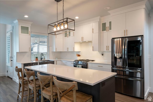 52 N 400 W, Farmington, UT 84025 - kitchen with a sink, light countertops, appliances with stainless steel finishes, and a breakfast bar