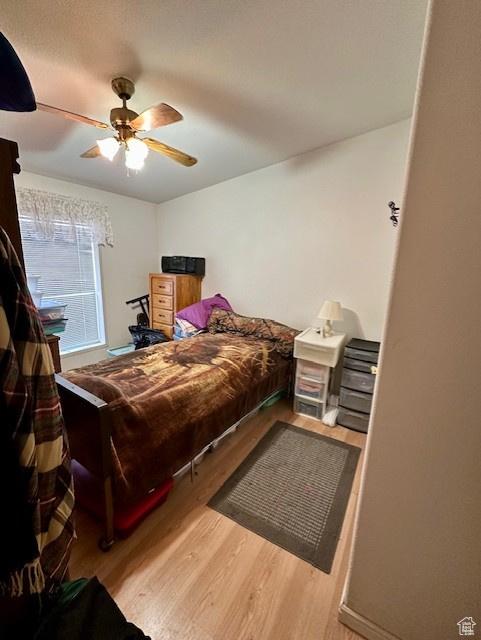 bedroom featuring wood finished floors and a ceiling fan