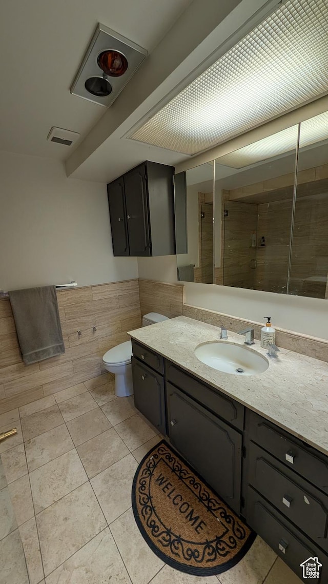 777 E S Temple Unit 3J, Salt Lake City, UT 84102 - full bath featuring visible vents, a stall shower, vanity, tile patterned floors, and toilet