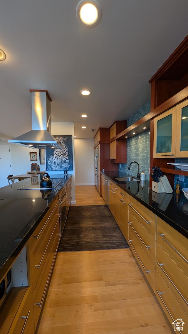 777 E S Temple Unit 3J, Salt Lake City, UT 84102 - kitchen featuring a sink, light wood-style floors, dishwasher, and island range hood