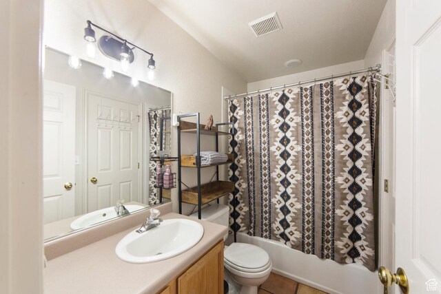 3245 E Fairway Loop, Moab, UT 84532 - bathroom featuring visible vents, toilet, shower / tub combo with curtain, vanity, and tile patterned floors
