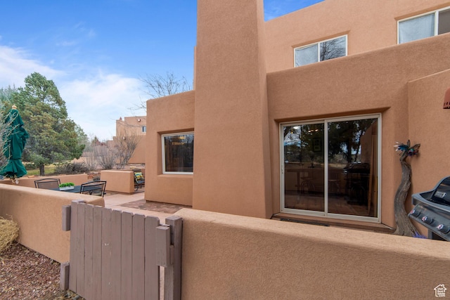 3245 E Fairway Loop, Moab, UT 84532 - view of side of property with stucco siding, fence, and a gate
