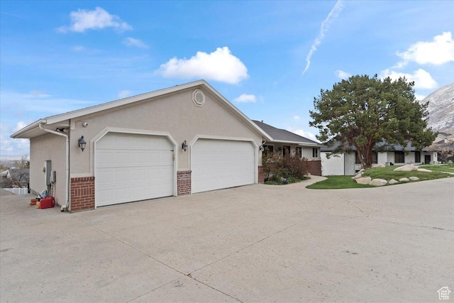 6958 S Sunrise Hills Cir E, Cottonwood Heights, UT 84121 - single story home featuring concrete driveway, a garage, stucco siding, and brick siding
