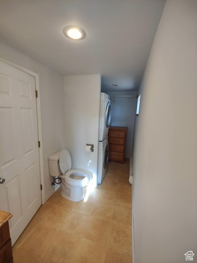 124 N Lakeview Dr, Manila, UT 84046 - bathroom featuring baseboards, stacked washer and clothes dryer, and toilet