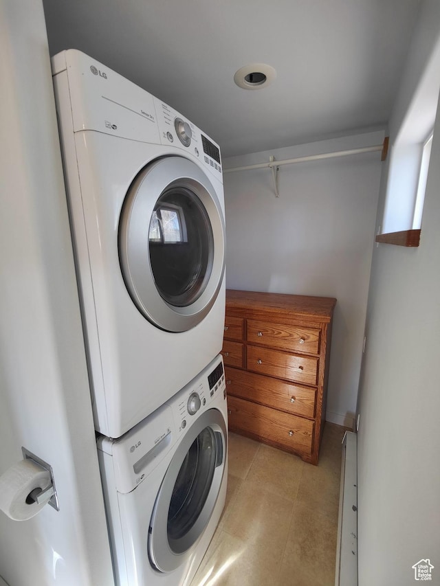 124 N Lakeview Dr, Manila, UT 84046 - laundry room featuring stacked washer and clothes dryer and laundry area